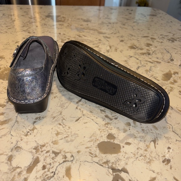 Women’s Alegria Dena Gray Metallic Ice Neoprene Slip On Clog 38 - Picture 5 of 5